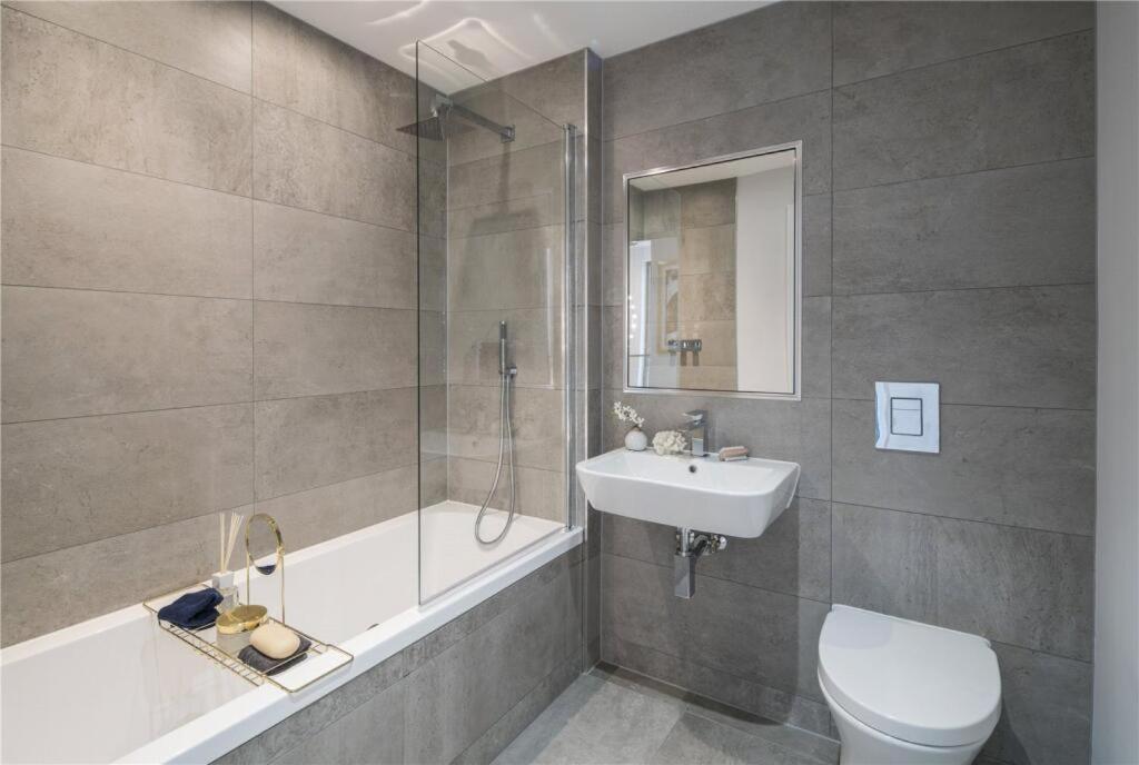 Private And Gated Family - Sleeps 6 Ferienhaus London